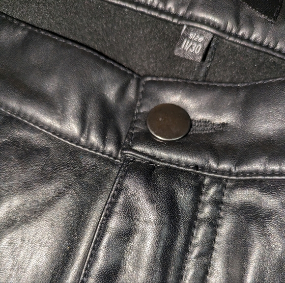 Ashley Mason Juniors Black Faux Leather skinny pants. EUC Size 11 - Picture 5 of 6